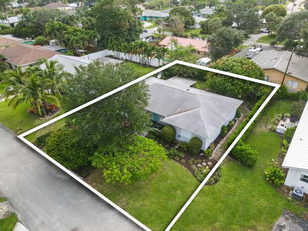 Tequesta, FL 33469,382 Evergreen AVE