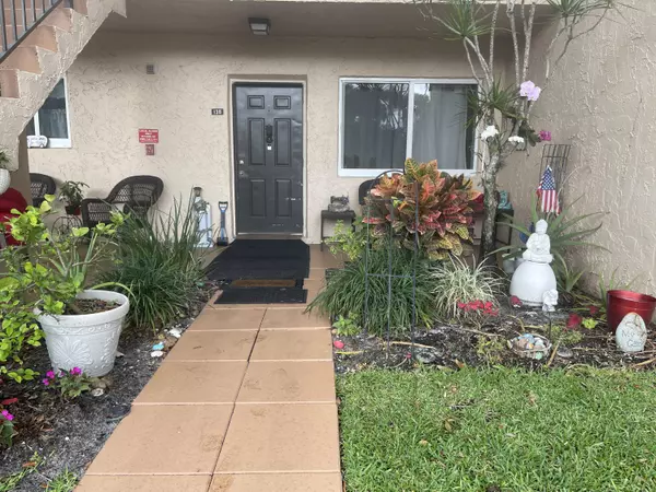 138 Lake Constance DR, West Palm Beach, FL 33411