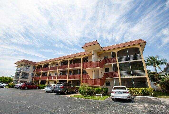 Pompano Beach, FL 33060,651 Pine DR 207