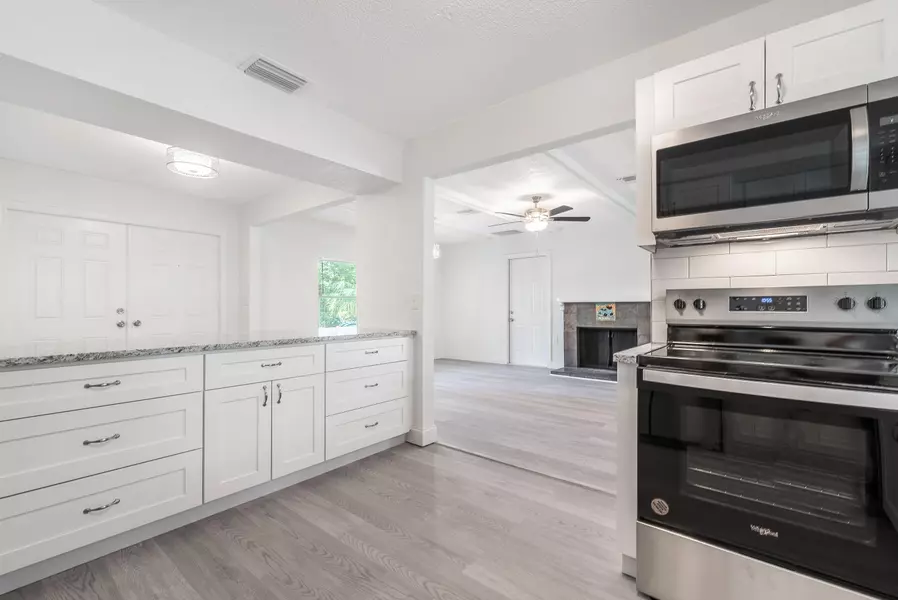 1523 W C RD, Loxahatchee Groves, FL 33470