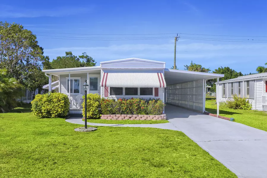 7868 SE Swan AVE, Hobe Sound, FL 33455