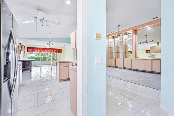 Jupiter, FL 33458,205 Brier CIR