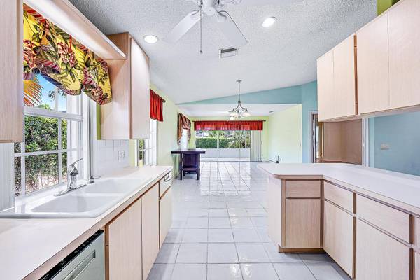 Jupiter, FL 33458,205 Brier CIR