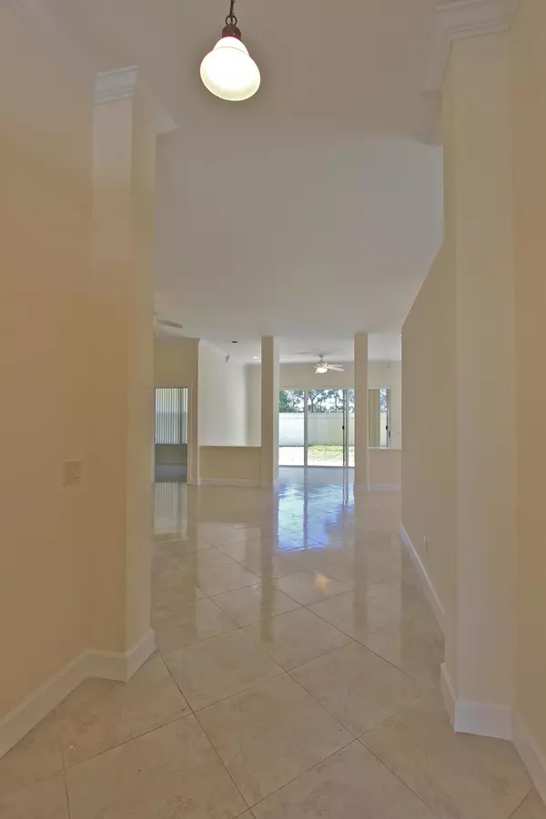 Jupiter, FL 33458,252 Sussex CIR