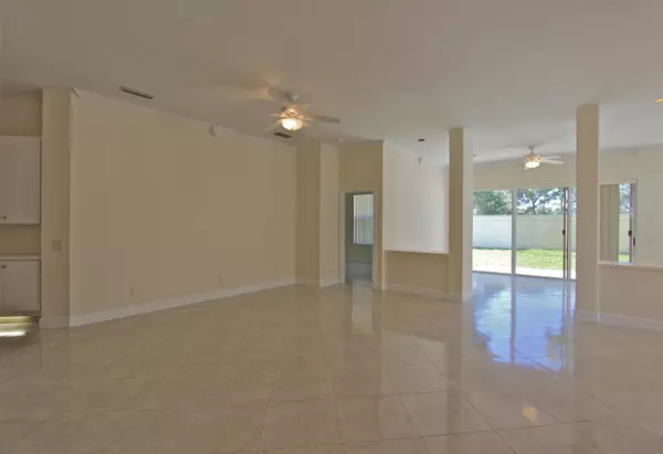 Jupiter, FL 33458,252 Sussex CIR