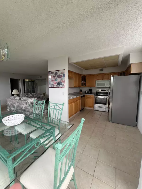 Delray Beach, FL 33444,600 Egret CIR 7305