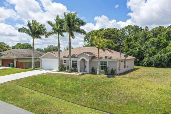 1592 SW Dow LN, Port Saint Lucie, FL 34953