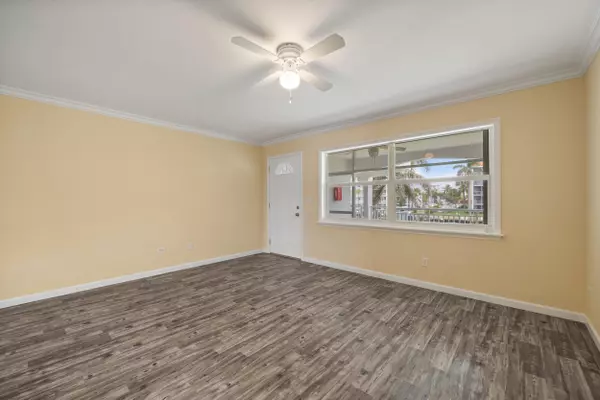 North Palm Beach, FL 33408,111 Shore Court 205