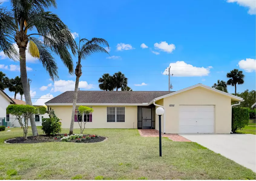 8352 Blue Cypress DR, Lake Worth, FL 33467