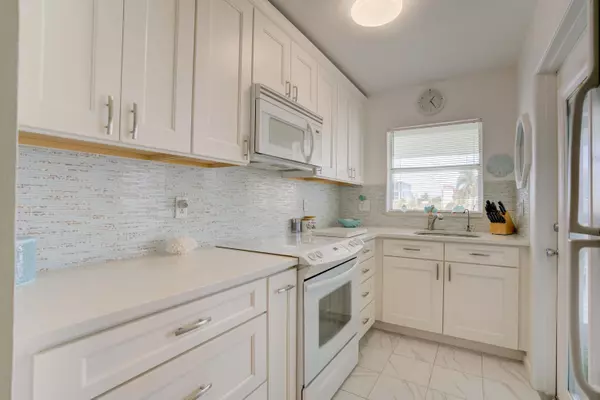 North Palm Beach, FL 33408,111 Shore CT 304