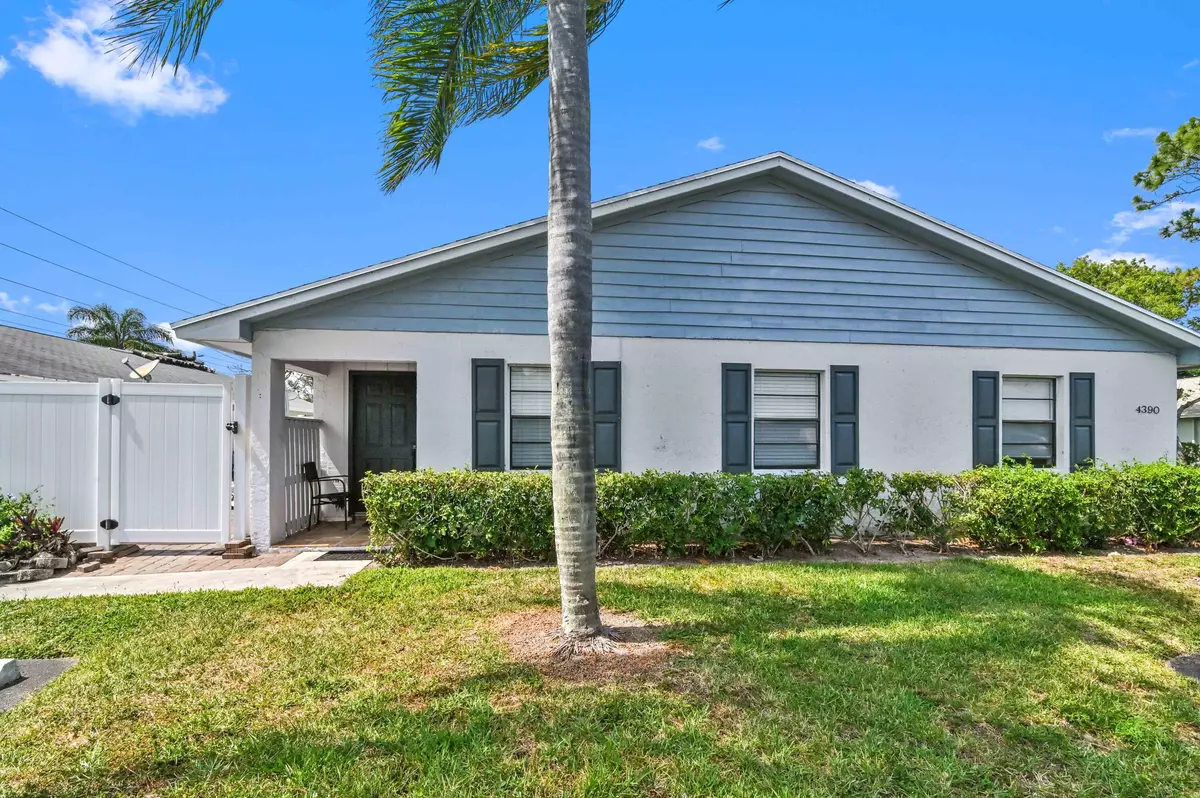 Lake Worth, FL 33463,4390 Walden CIR