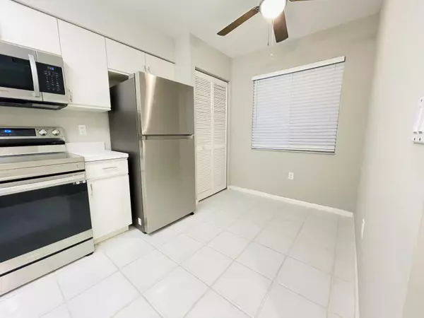 Delray Beach, FL 33484,14095 Royal Vista Drive (Penthouse) #401