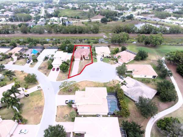 303 NW Cheshire LN, Port Saint Lucie, FL 34983