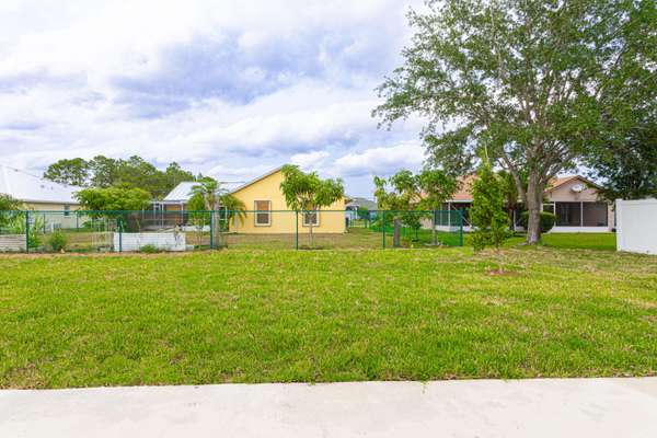 Port Saint Lucie, FL 34986,5853 NW Culebra AVE