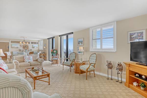 Palm Beach Shores, FL 33404,145 Ocean AVE 712