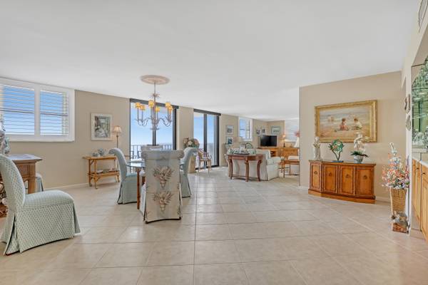 Palm Beach Shores, FL 33404,145 Ocean AVE 712