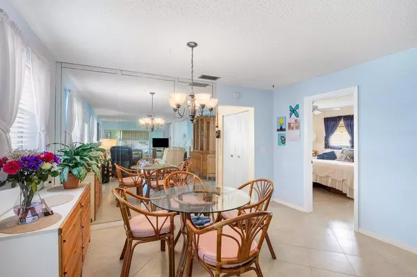 Delray Beach, FL 33445,523 Sandpiper CIR 523