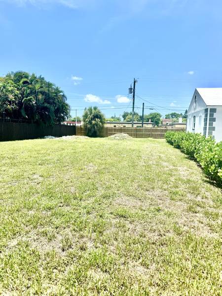 717 N J ST, Lake Worth Beach, FL 33460