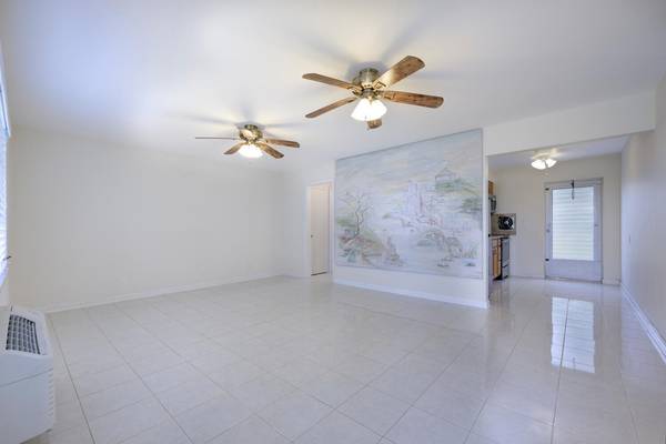 Lantana, FL 33462,728 Ridge RD 21