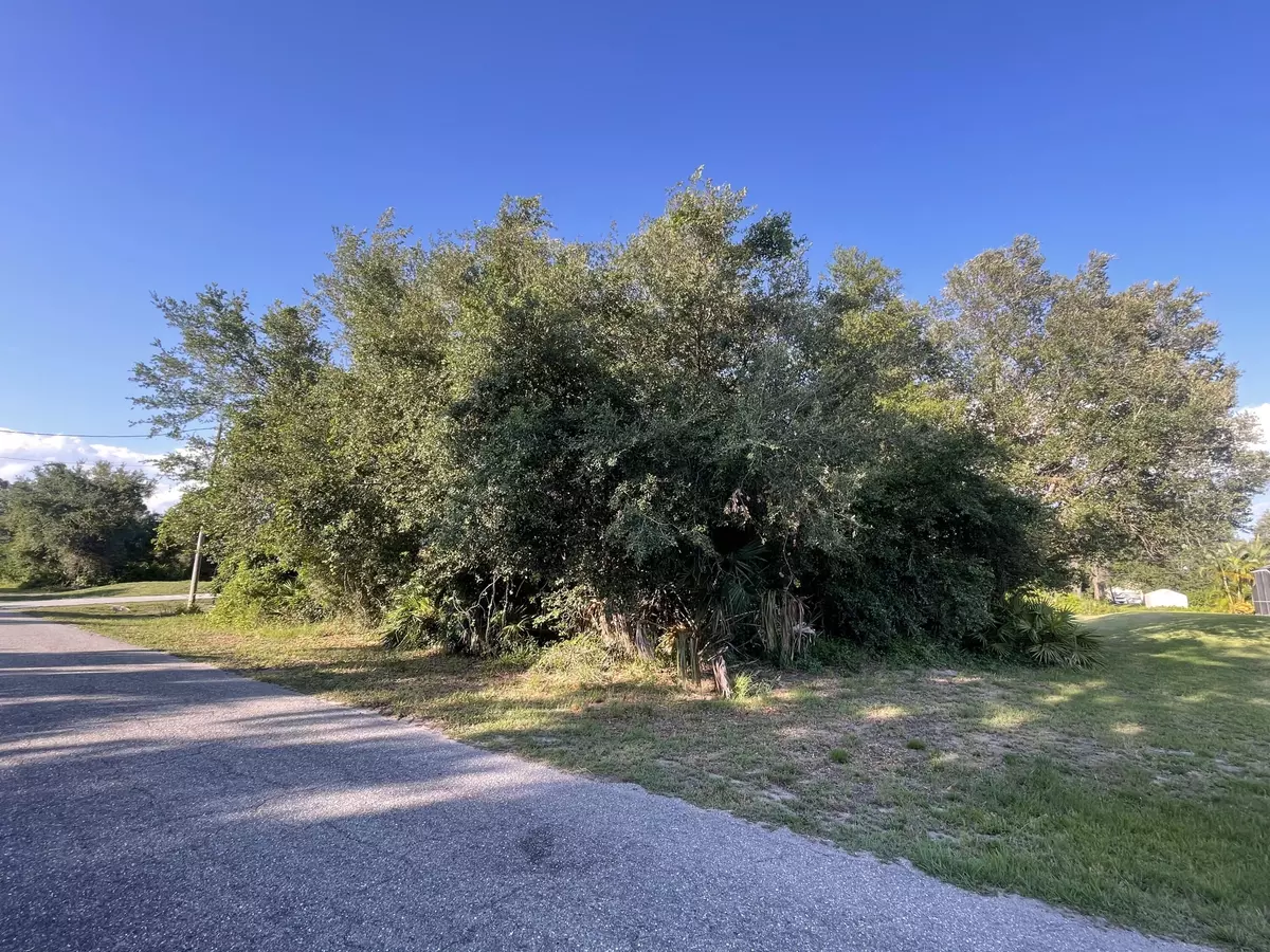 Lehigh Acres, FL 33972,504 Henry AVE