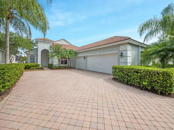 8282 Spyglass DR, West Palm Beach, FL 33412