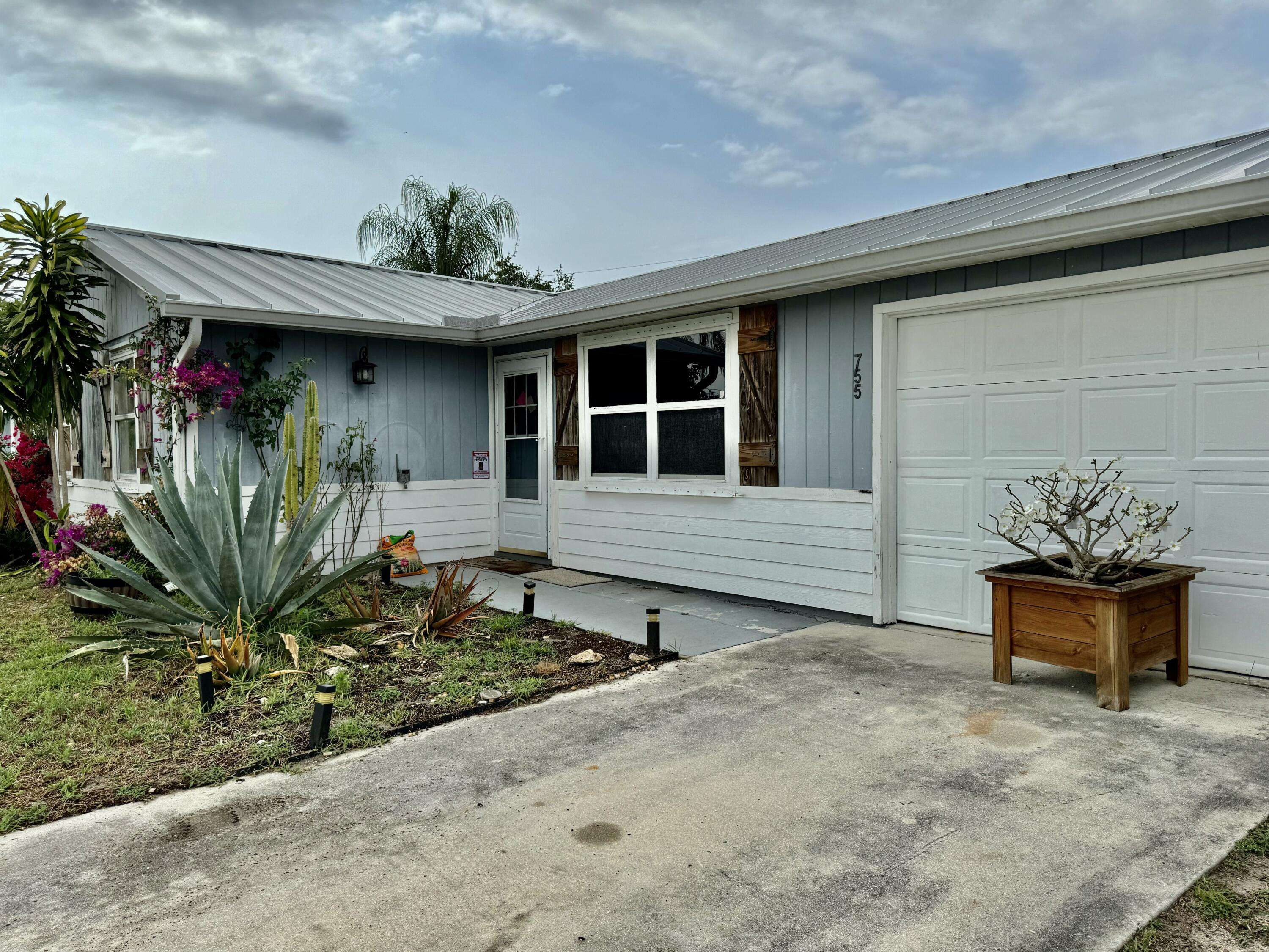 Port Saint Lucie, FL 34953,755 SW Babbit DR