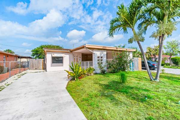 238 SW 10th AVE,  Delray Beach,  FL 33444