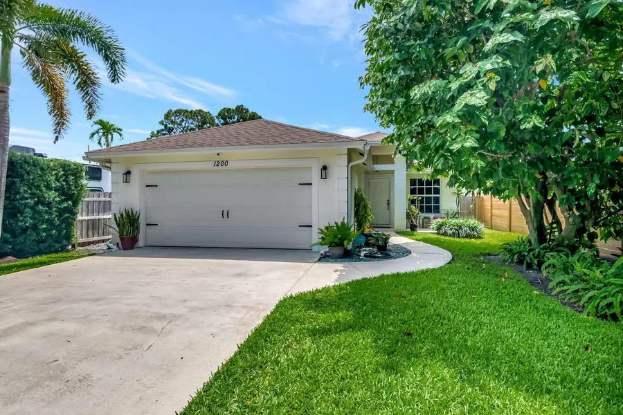 1200 NW 7th CT, Boynton Beach, FL 33426