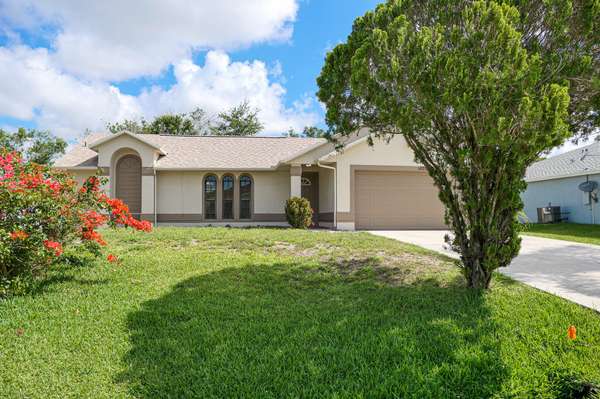 1425 SW Gastador AVE, Port Saint Lucie, FL 34953