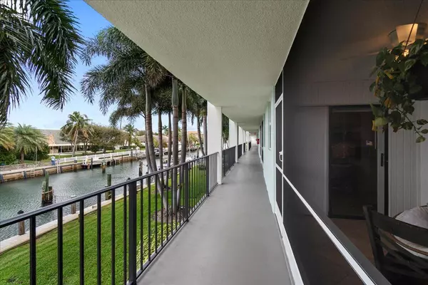 109 Paradise Harbour BLVD 203,  North Palm Beach,  FL 33408