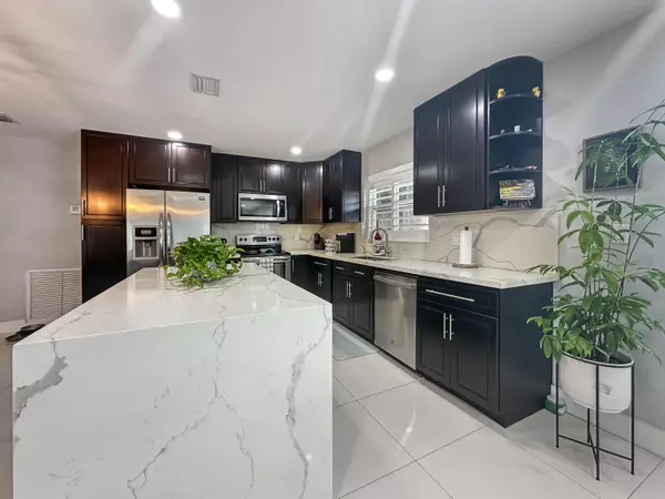 450 NE 32nd ST, Boca Raton, FL 33431