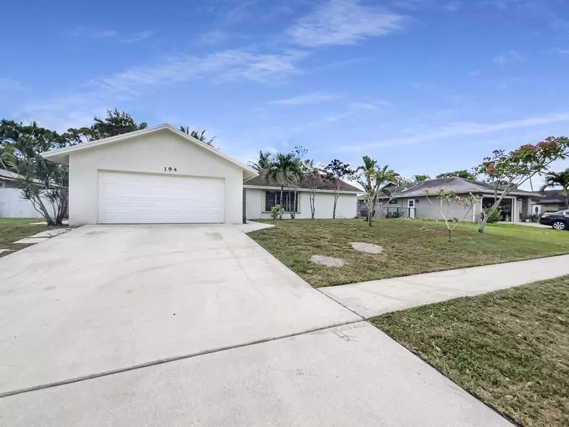 194 Dove CIR, Royal Palm Beach, FL 33411