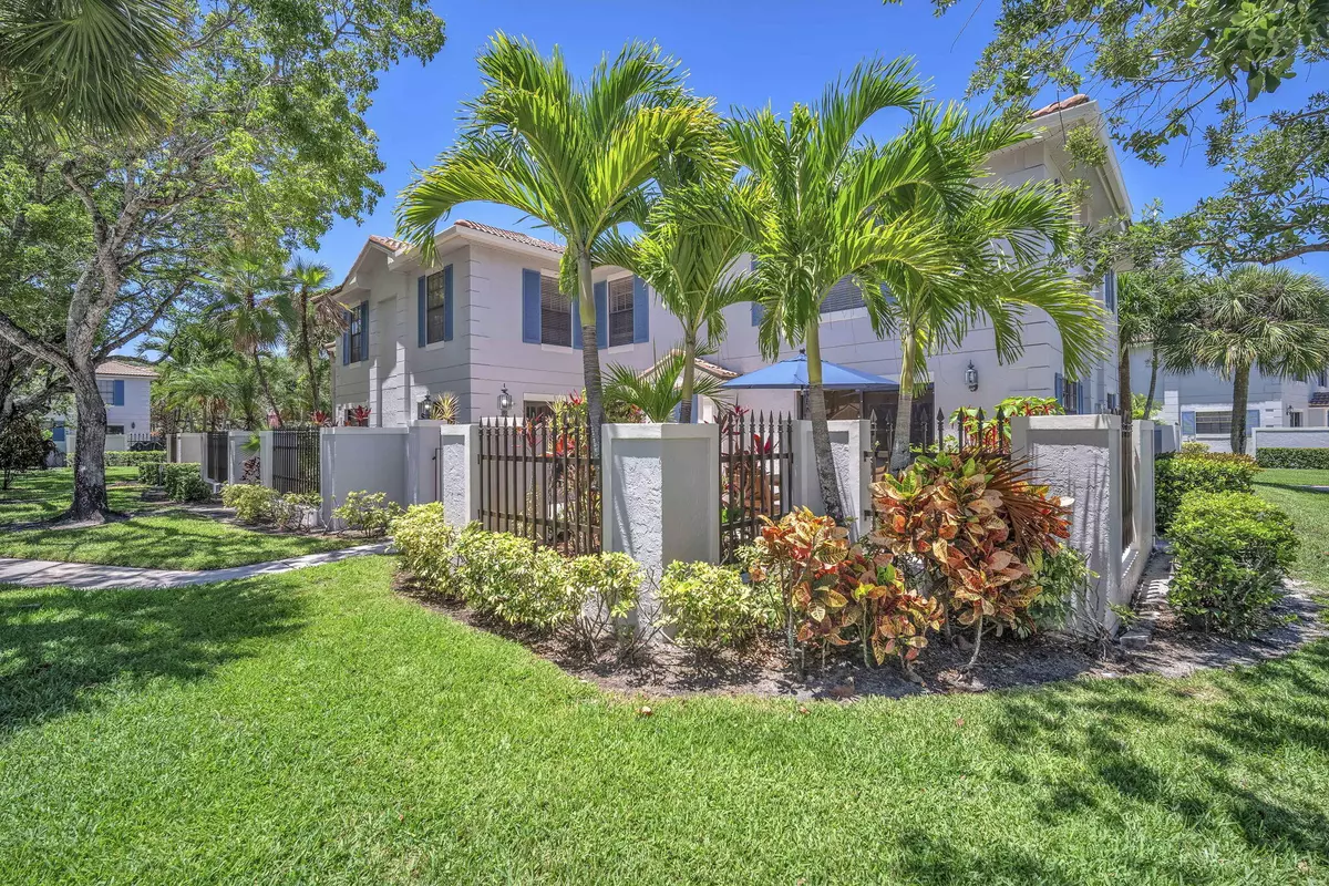 Palm Beach Gardens, FL 33418,390 Prestwick CIR 1