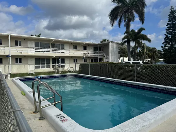 Pompano Beach, FL 33062,3205 SE 7th ST 208