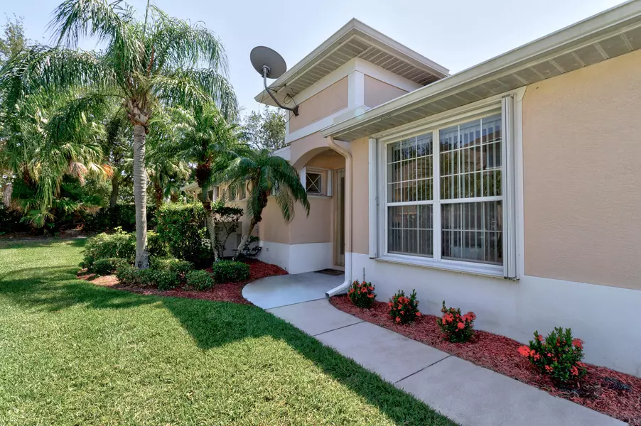 367 S SW Tangerine SQ, Vero Beach, FL 32968