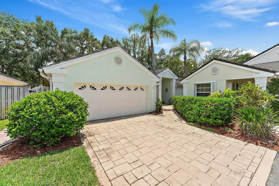 6 Admirals CT, Palm Beach Gardens, FL 33418