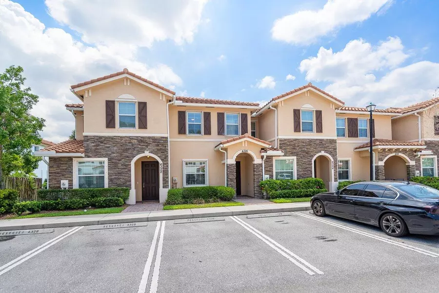 4326 Maybelle LN, West Palm Beach, FL 33417