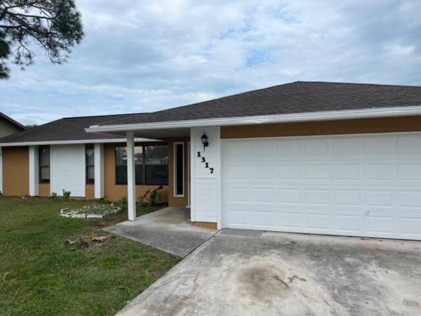 1317 SE Floresta DR, Port Saint Lucie, FL 34983