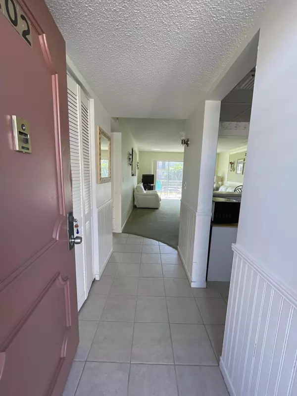 Palm Springs, FL 33461,705 Lori DR 202