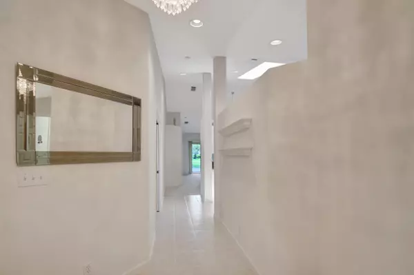 Hypoluxo, FL 33462,173 N Lakeshore DR 173