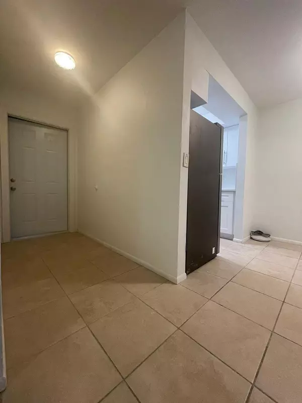 Pompano Beach, FL 33064,1050 E Sample RD 110