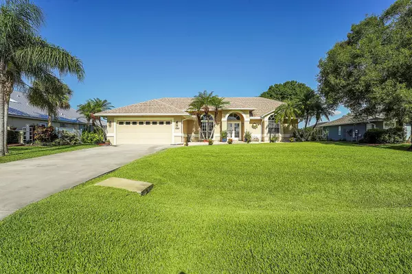 1265 SW 45th CT, Vero Beach, FL 32968