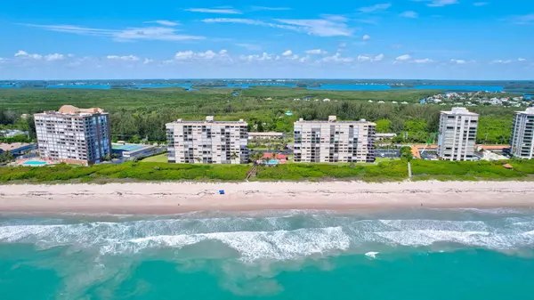 Hutchinson Island, FL 34949,4250 North Highway A1a 102