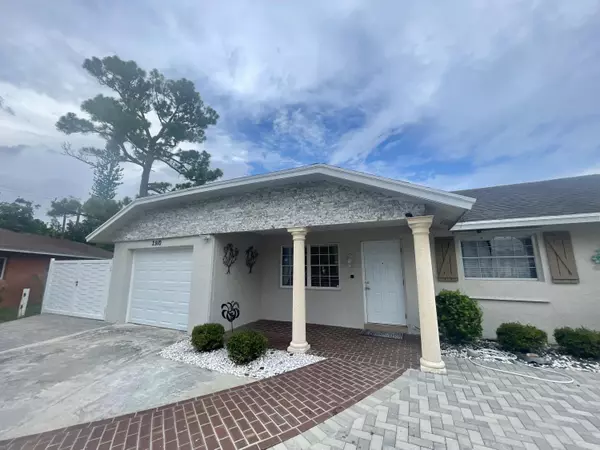 2910 Via Vizcaya, Lake Worth, FL 33461