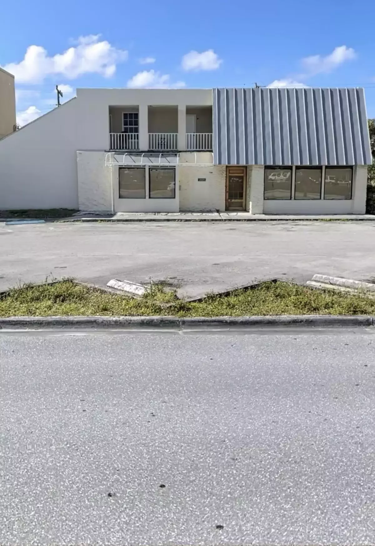 Riviera Beach, FL 33404,2425 Beach CT