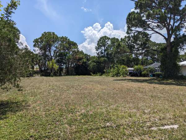 350 NW Ferris DR, Port Saint Lucie, FL 34983