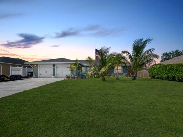 1425 SW Algardi LN, Port Saint Lucie, FL 34953