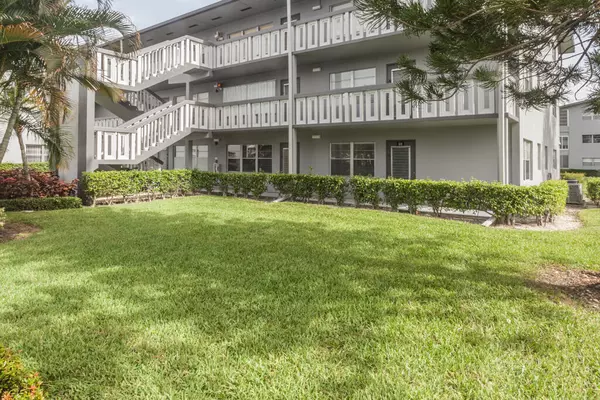 98 Suffolk C C, Boca Raton, FL 33434