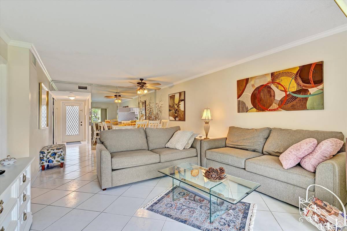 Delray Beach, FL 33446,22 Abbey LN 106