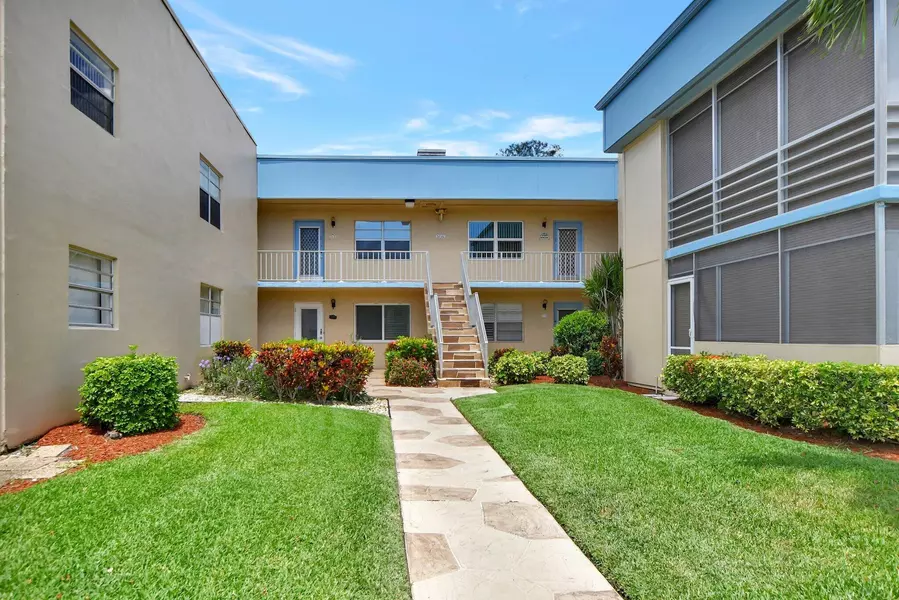 236 E Burgundy 236, Delray Beach, FL 33484